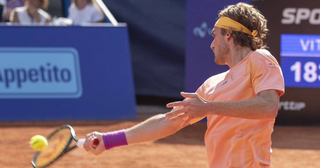 tsitsipas-defeats-fognini-to-advance-to-the-semi-finals-2