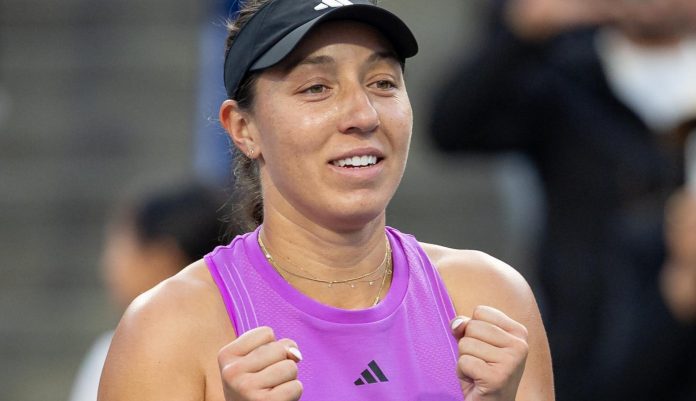 2024-wta-western-southern-open-pegula-upsets-fernandez-in